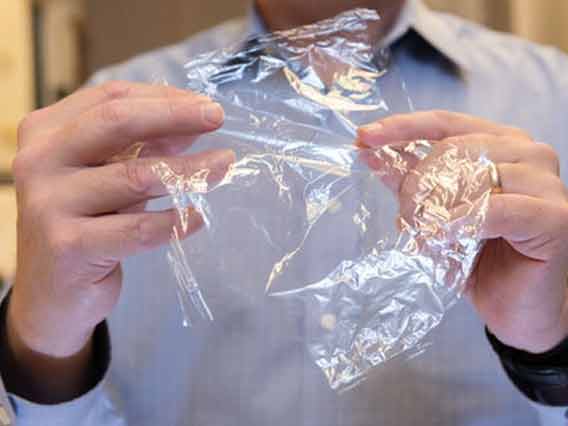 包裝袋的升級創(chuàng)新：科學家用木材廢料和蟹殼生產(chǎn)環(huán)保食品包裝袋